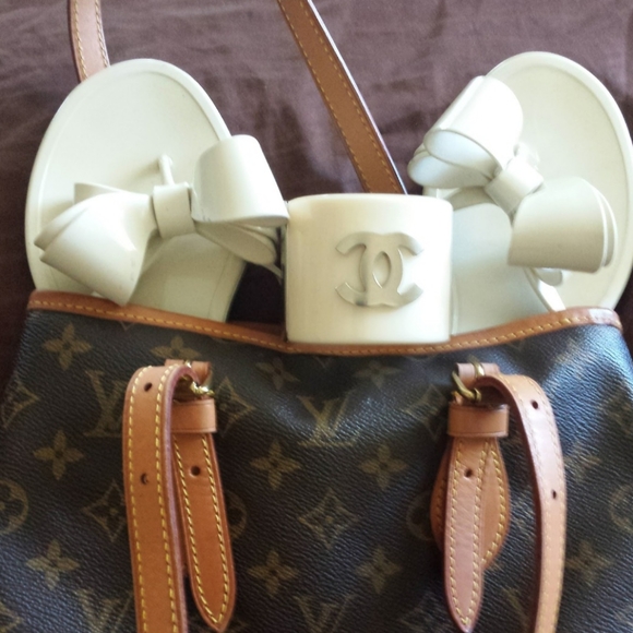 COMING SOON RARE & OR VINTAGE CHANEL , BALLY , LOUIS VUITTON , GUCCI & ETRO... - Picture 6 of 12